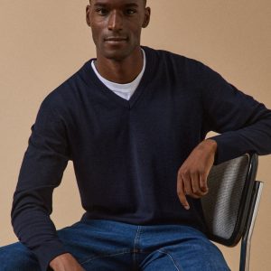 Pull fin col V laine mérinos homme
