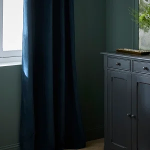 Rideau en velours ras à oeillets