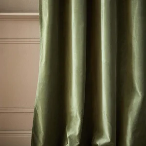 Rideau en velours ras à oeillets