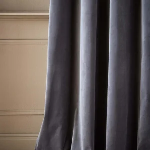 Rideau en velours ras à oeillets