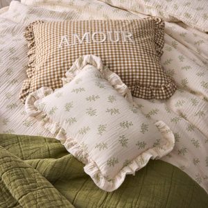 Coussin volanté en gaze de coton