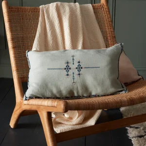 Housse de coussin brodée en lin