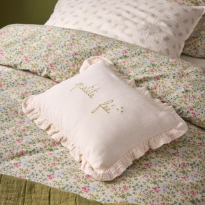 Coussin volanté en gaze et broderie dorée