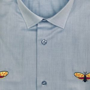 Chemise cintrée brodée ciel