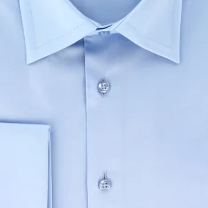 Chemise en satin de coton bleu ciel col français poignets mousquetaires