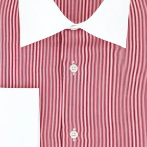 Chemise à rayures rouges poignets mousquetaires blancs