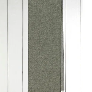 écharpe frangée en cachemire double-face vert olive sur chiné gris