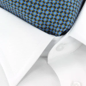 Ascot bleu ciel à motifs jaune