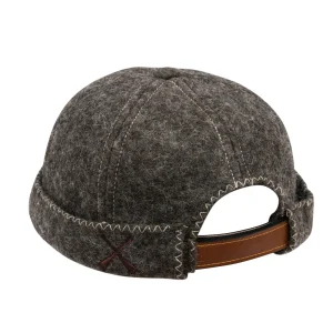 bonnet docker miki de chez Béton Ciré en feutre de laine dark brown