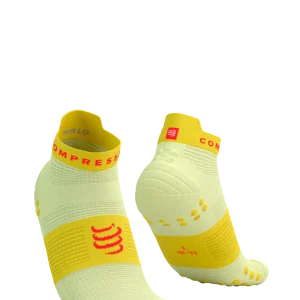 Chaussettes Compressport Pro Racing Socks v4.0 run jaunes et rouge fluo hauteur low bassses